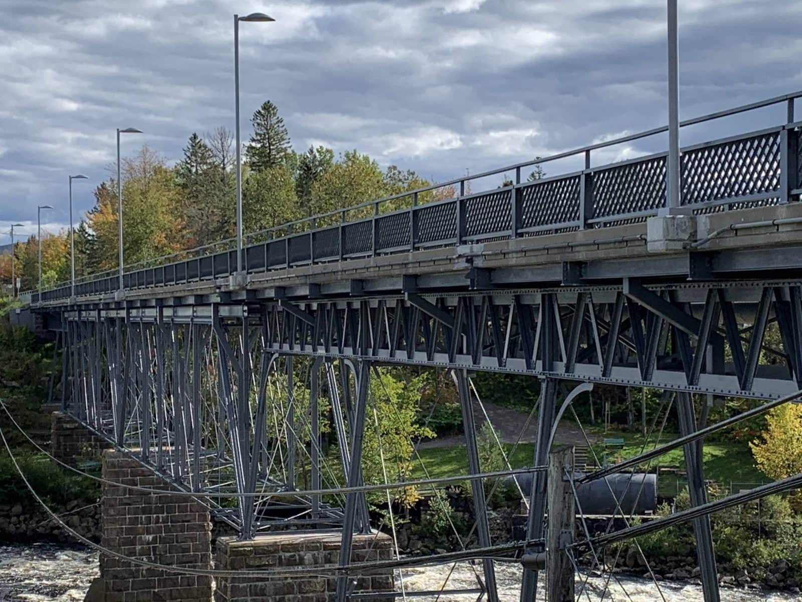Garde-corps_patrimonial_galvanise_et_peint_-_Pont_Shannon_(4)