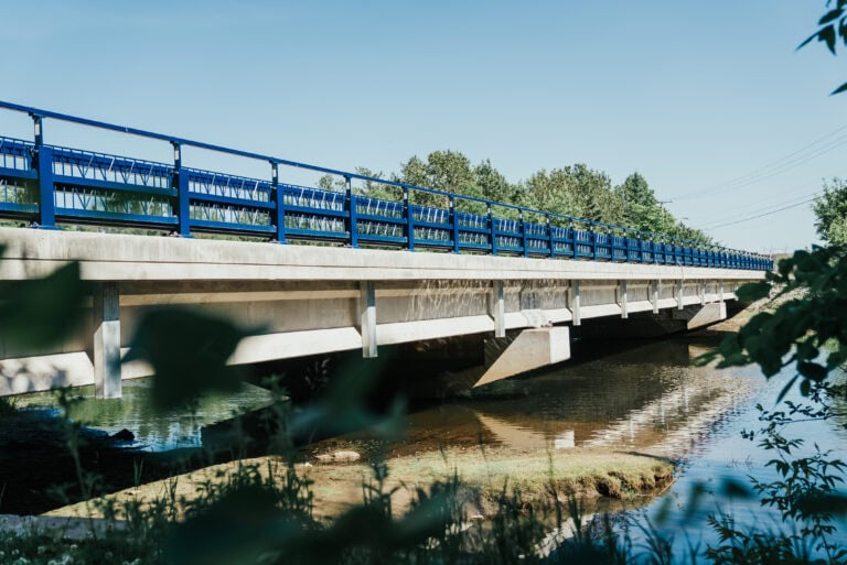 Glissière de pont en acier galvanisé bleu