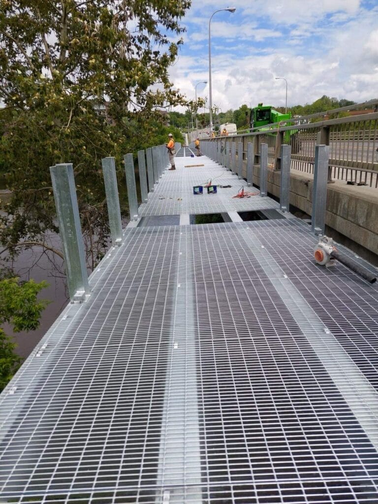 Fabrication d'une structure de passerelle métallique